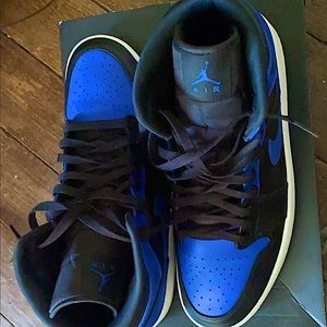 Jordan 1 mid hyper royal og box size 12 new